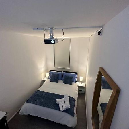 Small Cozy Private Bedroom Zone1 London Bagian luar foto