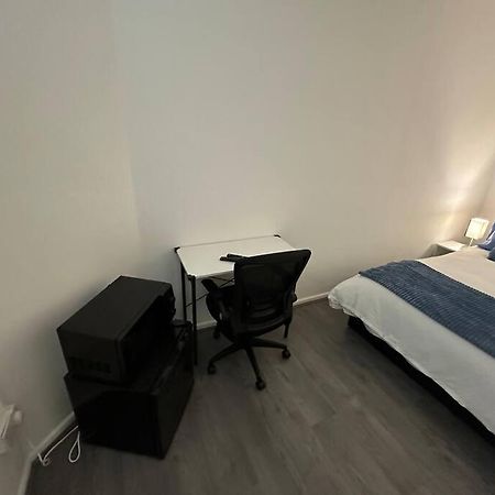 Small Cozy Private Bedroom Zone1 London Bagian luar foto