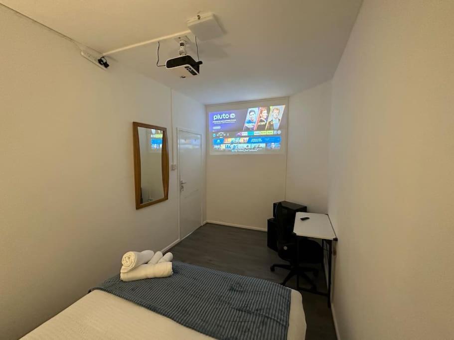 Small Cozy Private Bedroom Zone1 London Bagian luar foto