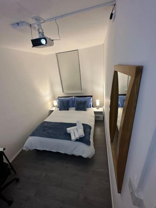 Small Cozy Private Bedroom Zone1 London Bagian luar foto